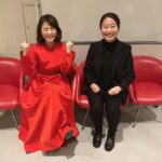 Yuriko Ishida Instagram - 番外編😁 赤塚都知事が 毎回やってる 「よっしゃあー‼️」は わたしが演じる前に必ず 監督がものすごいパワーのお手本を見せてくれるのです。 それはそれはパワフルですてきな「っしゃぁ‼️」なのです。 というわけで、例えばこんなふうに…という図です。 ㊗️😊‼️ #劇場版tokyomer #松木彩監督
