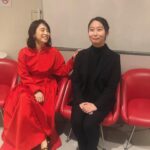 Yuriko Ishida Instagram - 松木彩監督。このかたが、ものすごいパワーでMERの世界を作り上げているのですよ。 撮影現場ではいつも走り回っていて、本当にタフで… なぜそんなに緊張してるんですか，監督！！ 可愛いなぁ監督‼️ #tokyomer走る緊急救命室 #松木彩監督