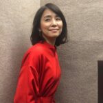 Yuriko Ishida Instagram - 「劇場版Tokyo MER〜走る緊急救命室〜」の完成披露試写会にて。 思い返せば、2021年の春から夏の終わりまで、チーム一丸となって必死で作り上げた連続ドラマでした。それが、この度映画になってスクリーンに帰ってきます。わたしの演じる赤塚都知事のトレードマークは赤、ということで本日も，素敵な赤いコートドレスを着て、参加しました。赤って身につけるだけで 体の奥からパワーが湧いてくる、そんな色です。 あぁそれにしても、たくさんの拍手を浴びてチームMER感激です。本当にありがとうございます‼️👀👏🏻 映画は4月28日公開です㊗️ #tokyomer走る緊急救命室2023劇場版