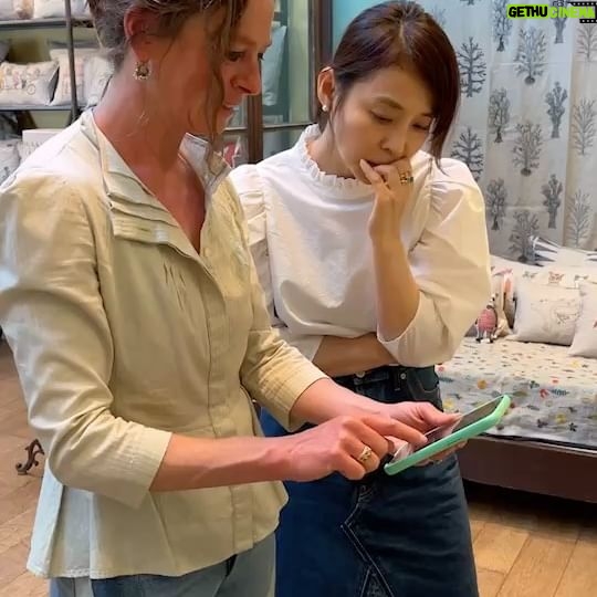 Yuriko Ishida Instagram - coral & tusk @coralandtusk のデザイナー ステファニーと。 本日2023.5.5は やっとやっと直接お会いする ことができた,幸せな日。 コーラルandタスクの15周年、そしてそれを記念したステファニーの素晴らしい本の出版を記念したイベントが 表参道のH.P DECO にて 5/12まで開催されています。 本の中には、まだどこにも話してない秘密の?コラボレーションのお知らせもあります。 でもまだそれを世の中に出せるのは数ヶ月後になるかと思いますが…お楽しみにしていてください。とにかく、ステファニーから放たれるまっすぐで明るくて力強いパワーが本当に好きです。👏🏻👏🏻👏🏻 明日は大阪でイベントがあるそうです。関西方面の皆様、是非お出かけください。 #coralandtusk