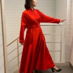 Yuriko Ishida Instagram - 「劇場版Tokyo MER〜走る緊急救命室〜」の完成披露試写会にて。 思い返せば、2021年の春から夏の終わりまで、チーム一丸となって必死で作り上げた連続ドラマでした。それが、この度映画になってスクリーンに帰ってきます。わたしの演じる赤塚都知事のトレードマークは赤、ということで本日も，素敵な赤いコートドレスを着て、参加しました。赤って身につけるだけで 体の奥からパワーが湧いてくる、そんな色です。 あぁそれにしても、たくさんの拍手を浴びてチームMER感激です。本当にありがとうございます‼️👀👏🏻 映画は4月28日公開です㊗️ #tokyomer走る緊急救命室2023劇場版
