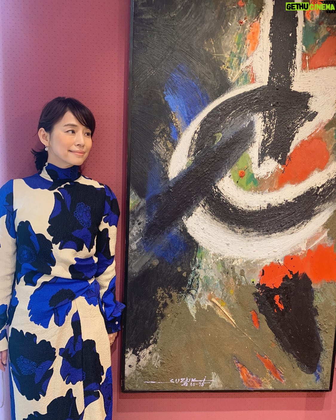 Yuriko Ishida Instagram - 昨日は フランス映画祭2022🇫🇷横浜 の ラインアップ記者会見でした。 恐れ多くも,今年は私が ミューズ…という大役をいただき 身に余る光栄です。 駐日フランス大使公邸にて、素晴らしい皆様と緊張感あふれる記者会見。 短いけれどフランス語で挨拶をしました…🙏🏻🎊😭👏🏻 通じているのか?と不安になりつつも…。 つづく。 hair and makeup @tamalin727 Costume styling @okaboooo #フランス映画祭2022