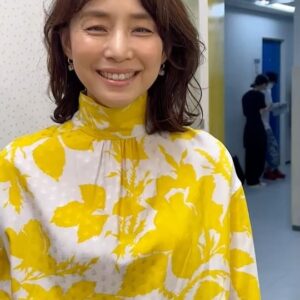 Yuriko Ishida Instagram - お知らせです。
(いつもお知らせが遅くてすみません😭)
「転職の魔王様」
フジテレビ系　連続ドラマ
7/17 (月) 22:00〜に
転職エージェントの社長
落合洋子という名前の役で
出演致します。
都知事やら、社長やら、
立場のある役柄が続き、
焦っています👀😭
成田凌さんとは2016年の「逃げるは恥だが役に立つ」以来、初めてご一緒します。
七年ぶり‼️👏🏻
小芝風花さんとは今回が初めましてです👏🏻👀
若いみなさんのパワー、吸い込んで行きたいです。
絶賛撮影中。
この動画は、ポスター撮影の時のものです。何を語っているかは…ご想像にお任せします😁
えーと、たしか、
女優は照明が命だよねという
話をしております。本当にそうなんです😭🙏🏻
#転職の魔王様 
#タマティーノ写真館