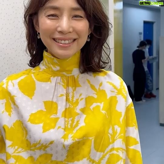 Yuriko Ishida - 256.9K Likes - お知らせです。
(いつもお知らせが遅くてすみません😭)
「転職の魔王様」
フジテレビ系 連続ドラマ
7/17 (月) 22:00〜に
転職エージェントの社長
落合洋子という名前の役で
出演致します。
都知事やら、社長やら、
立場のある役柄が続き、
焦っています👀😭
成田凌さんとは2016年の「逃げるは恥だが役に立つ」以来、初めてご一緒します。
七年ぶり‼️👏🏻
小芝風花さんとは今回が初めましてです👏🏻👀
若いみなさんのパワー、吸い込んで行きたいです。
絶賛撮影中。
この動画は、ポスター撮影の時のものです。何を語っているかは…ご想像にお任せします😁
えーと、たしか、
女優は照明が命だよねという
話をしております。本当にそうなんです😭🙏🏻
#転職の魔王様
#タマティーノ写真館