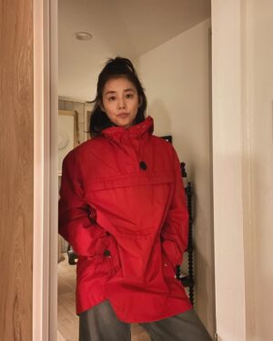 Yuriko Ishida Instagram - ヨーロッパの古着を買いました。
赤は実はとても好きな色なのです！
色の力を感じます。
ちなみにこれは、ノルウェーの古着でした。
形も色も大きさも、布の感じも
かなり気に入ってます😊😆
引田舞ちゃんの古着のセレクトの
センス、とても好きです😆😆
#赤が好き