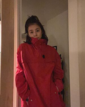 Yuriko Ishida Instagram - ヨーロッパの古着を買いました。
赤は実はとても好きな色なのです！
色の力を感じます。
ちなみにこれは、ノルウェーの古着でした。
形も色も大きさも、布の感じも
かなり気に入ってます😊😆
引田舞ちゃんの古着のセレクトの
センス、とても好きです😆😆
#赤が好き