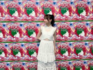 Yuuka Kageyama Instagram - #TGC熊本 ありがとうございました🧸　

初めてのTGCで初MCということでかなり緊張しておりましたが、あたたかいみなさんに迎えられてとってもとっても楽しんで臨むことができました！

またみなさんとご一緒できるように頑張ります💎
そして、先月に続き同じMCでお世話になったウエンツさん、本当にありがとうございました！

馬刺しもスイカもとっても美味しかったな〜🍉
熊本最高です🩵

P.S.推しタオルやうちわ、ペンライトも拝見できました。安心したよ〜、本当にありがとうございます。

#TGC