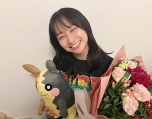 Yuuka Kageyama Instagram - 影山優佳、23歳になりました🌱
いつも支えてくださり本当にありがとうございます！

幸せを幸せとすなおに受け止められて感謝の言葉を伝えられるあたたかい人になりたいです☺︎

これからも何卒よろしくお願いします！　

#影山優佳23ちゃい
#モルペコと花💐
#おやつさがし
#happybirthday  to me:)