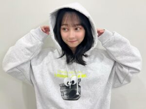 Yuuka Kageyama Instagram - ラランドさんの会社「レモンジャム」パーカーをいただきました🍋 めちゃくちゃ嬉しい！！！ありがとうございます！🍋 裏地がもちもちで寒暖差激しい日に着ていたいな〜🍋 #ラランド さん #🍋 #私服 #ootd #影山優佳