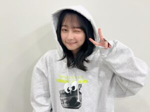 Yuuka Kageyama Instagram - ラランドさんの会社「レモンジャム」パーカーをいただきました🍋
めちゃくちゃ嬉しい！！！ありがとうございます！🍋

裏地がもちもちで寒暖差激しい日に着ていたいな〜🍋

#ラランド さん
#🍋
#私服
#ootd
#影山優佳