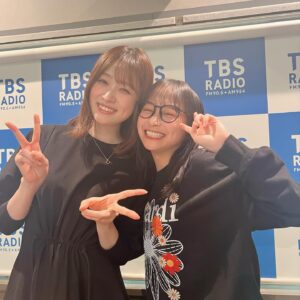 Yuuka Kageyama Instagram - ひかるちゃん、#ふらっと954 & #Ray 卒業おめでとう💐
最終回という大切な日に呼んでくれてありがとう。
どんな時でもひたむきに頑張る姿が本当にかっこいいです！
無理はしすぎないでね〜

ラジオでも話してくれたけど、2人でロケ行きたい！夢！
あと今度何食べるか決めよ〜🍖🍣🍲

わくわく☺️

#たかし
#ひかるトゥース
