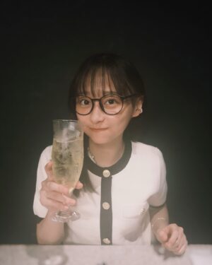 Yuuka Kageyama Instagram - うめはうめぇ🍹🤤　

来週はいよいよ舞台本番。気合い入れていきます。
皆さんにもぜひ見届けていただきたいです！

_____________________________________
photos by @mikuni.takahashi__
（シャツ見えちゃって映え写真にできなくてごめん。笑）