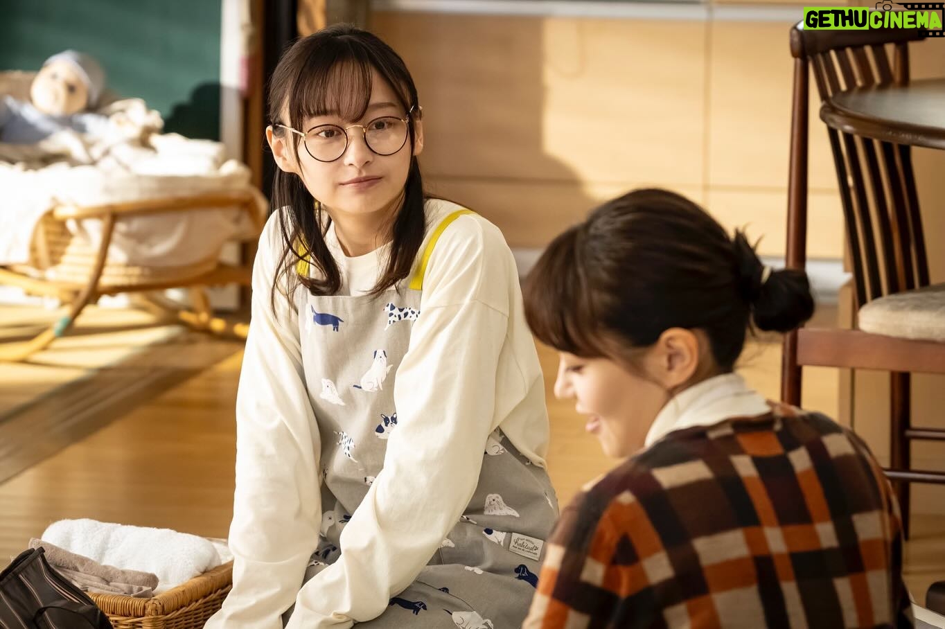 Yuuka Kageyama Instagram - #春になったら 第一話ご視聴いただきありがとうございました🌸 もし自分が余命3ヶ月であったら、あるいはもし大切な方が余命3ヶ月であることを知ったら、 私はどのようにして日々を過ごしていくのだろうかと、 想起させられる時間だったのではないでしょうか。 共演者のみなさまの背中からたくさんのことを学ばせていただく貴重な機会をいただいたことに感謝し、 そしてこれからもこのドラマを見てくださるみなさまとともに、 あたたかくて苦くて切ないお話たちを多くの方に届けていけたらと思います。 来週もお楽しみに🌙 あ、そうだ、「出産」うちわは実際に助産院で取り入れられてらっしゃるところがあるみたいですよ☺️ 底知れぬパワーをもらえそうです💪 #斉藤愛里