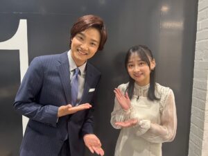 Yuuka Kageyama Instagram - 本日21時放送の日本テレビ『行列のできる相談所』にて、
井上芳雄さん、山崎育三郎さんとお写真を撮っていただきました！ありがとうございました！

お二人が出演された舞台、ミュージカルを数多く拝見して育ってきたので、
今回いちミュージカルファンとしてお話を聞くことができて、これからの舞台に向けてたくさんのモチベーションをいただきました！

そして、憧れの方々を前に緊張して失礼働いたシーンが放送されないことを願っています。🙇‍♀️笑

#井上芳雄 さん
#山崎育三郎 さん
#行列のできる相談所