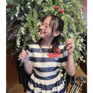 Yuuka Kageyama Instagram - #春になったら 最終回を迎えることができました🌸
最後までご視聴いただきありがとうございました！

杉村助産院の斉藤愛里として、
節子先生や瞳先生、ご家族のみなさまともに出産という大切なひとときを経験させていただいたこと。

影山優佳として、
主演の奈緒さん木梨さんをはじめ豊かな人生経験、芝居経験をお持ちのキャストのみなさまのそばでたくさんのことを学ばせていただいたこと。

かけがえのない時間とみなさまとのご縁に感謝の気持ちでいっぱいです！

瞳さんや雅彦さんのように、愛里のように、
自分の人生を愛して支えてくださる周りへの感謝を忘れずに
1日1日を精一杯、全力で生きていきたいと思います。

改めまして3ヶ月間本当にありがとうございました！
今後とも宜しくお願いします！

P.S.番宣で出演させていただいた#ぽかぽか もありがとうございました！大好きなお二人とご一緒できて光栄でした☺️
そして共演者の皆様が一緒にたくさん写真を撮ってくださりました！本当にお世話になりました☺️🙇‍♀️

斉藤愛里
影山優佳