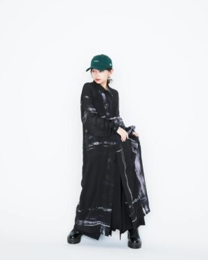 Yuuka Kageyama Instagram - The NEW ERA® BOOK / Spring & Summer 2024
今回は2ルック掲載いただいております🤍
ブラックとグリーンで重厚感をカジュアルに纏うという体験ができて楽しかったです！💚
前の投稿のスタイリングとどっちの方がお好みですか？
#newera#newerabook