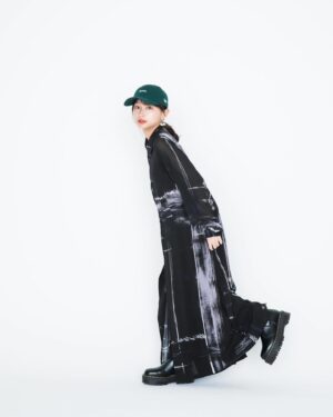 Yuuka Kageyama Instagram - The NEW ERA® BOOK / Spring & Summer 2024
今回は2ルック掲載いただいております🤍
ブラックとグリーンで重厚感をカジュアルに纏うという体験ができて楽しかったです！💚
前の投稿のスタイリングとどっちの方がお好みですか？
#newera#newerabook