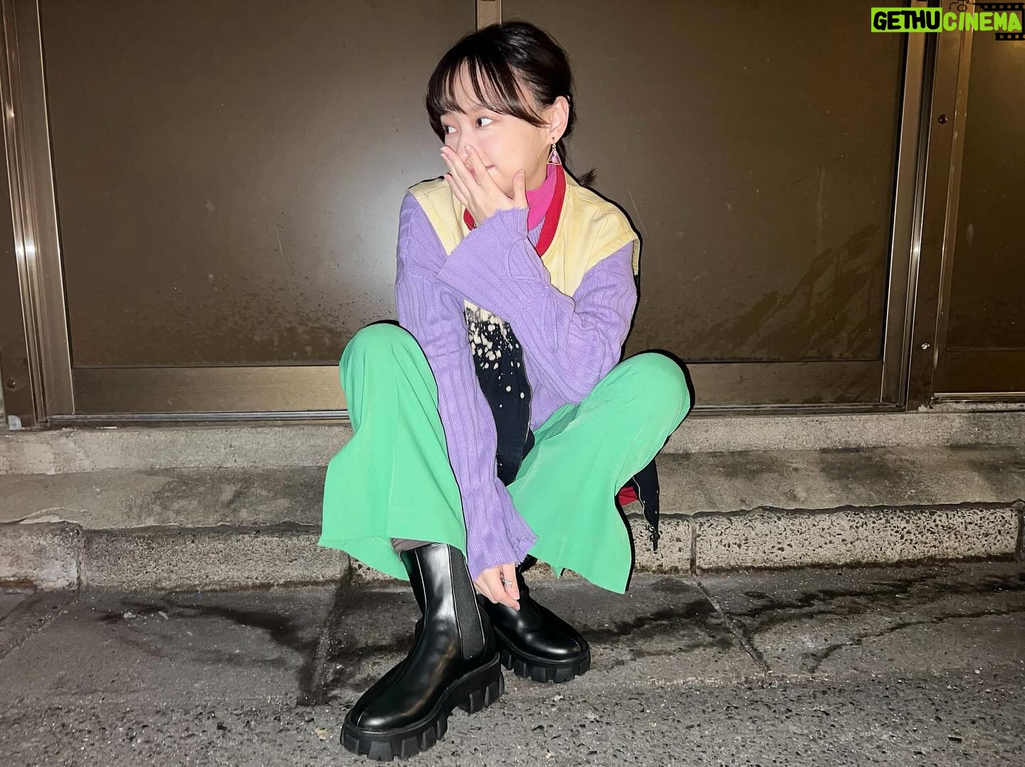 Yuuka Kageyama Instagram - いよいよ本日25:07〜テレビ東京『ハコビヤ』始まります🚗🎁 どなたでもどんな瞬間でも背中を押してくれる、そんな心温まるストーリーと伏線の数々に存分に浸っていただきたい大切な作品です。 第一話のお届け物はギター🎸どんな想いの交錯があるのでしょうか。 ぜひみなさんの感想もリアルタイムで共有いただけたら幸いです🌸 わ〜〜楽しみだよ〜緊張するよこわいよ〜 見てもらえるといいなあ〜〜 #ハコビヤ #影山優佳