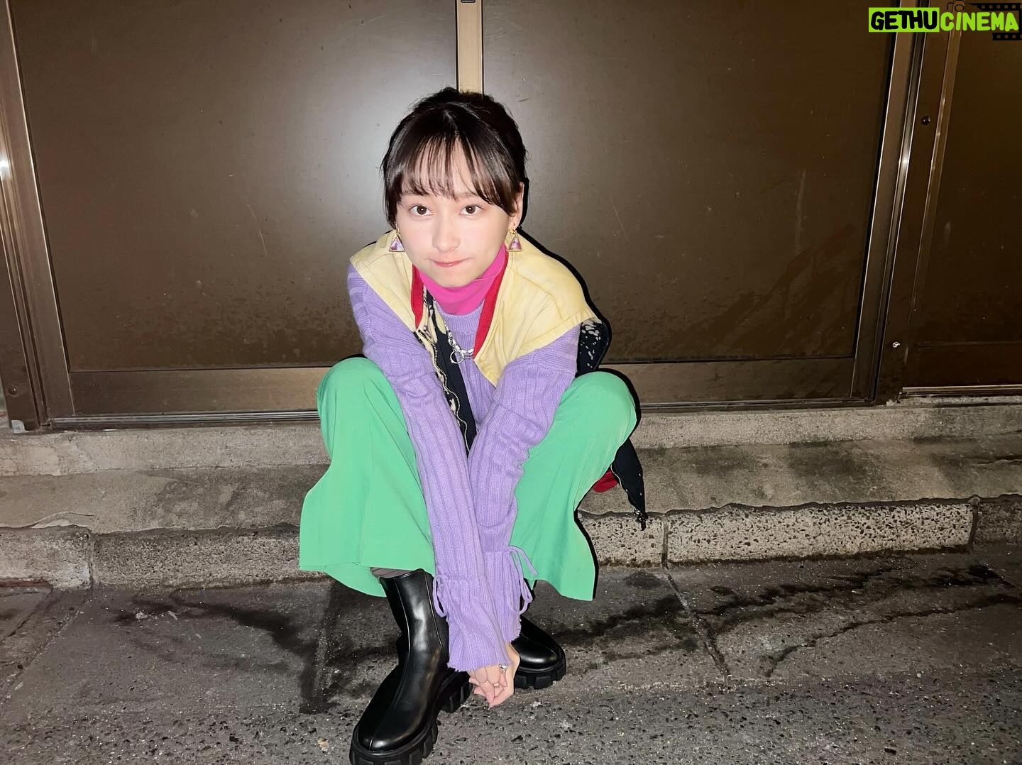 Yuuka Kageyama Instagram - いよいよ本日25:07〜テレビ東京『ハコビヤ』始まります🚗🎁 どなたでもどんな瞬間でも背中を押してくれる、そんな心温まるストーリーと伏線の数々に存分に浸っていただきたい大切な作品です。 第一話のお届け物はギター🎸どんな想いの交錯があるのでしょうか。 ぜひみなさんの感想もリアルタイムで共有いただけたら幸いです🌸 わ〜〜楽しみだよ〜緊張するよこわいよ〜 見てもらえるといいなあ〜〜 #ハコビヤ #影山優佳