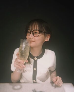 Yuuka Kageyama Instagram - うめはうめぇ🍹🤤　

来週はいよいよ舞台本番。気合い入れていきます。
皆さんにもぜひ見届けていただきたいです！

_____________________________________
photos by @mikuni.takahashi__
（シャツ見えちゃって映え写真にできなくてごめん。笑）