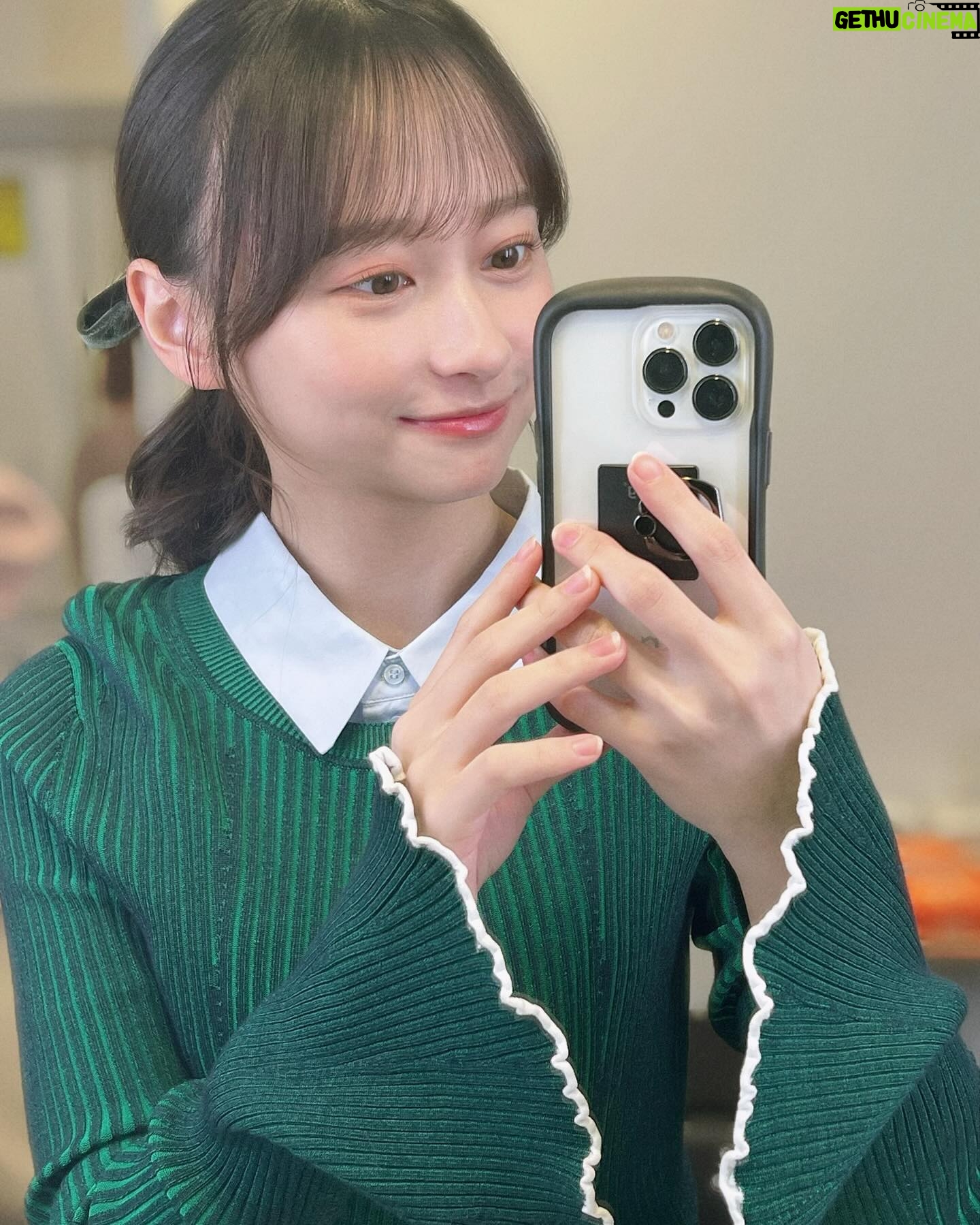 Yuuka Kageyama Instagram - 本日1/8 23:15〜放送のテレビ朝日『激レアさんを連れてきた。』にて研究助手(代理)を務めております👩🔬🧪 大好きな番組であるだけにガチガチに緊張してしまっていた私に、いつもお世話になってる御三方やスタッフさんがあたたかく声をかけてくださって本当に嬉しかったです! 今週の激レアさん、『ショーアウフグース』の世界、ぜひぜひお楽しみください✨ そして、いつも会ってるあなたに仕事先で出会う、そんな日がいつか来たらいいなあなんて、話してたけどこんなに早く叶うとはだったね☺︎ 今年もよろしく、こないだ会ってるけど。笑