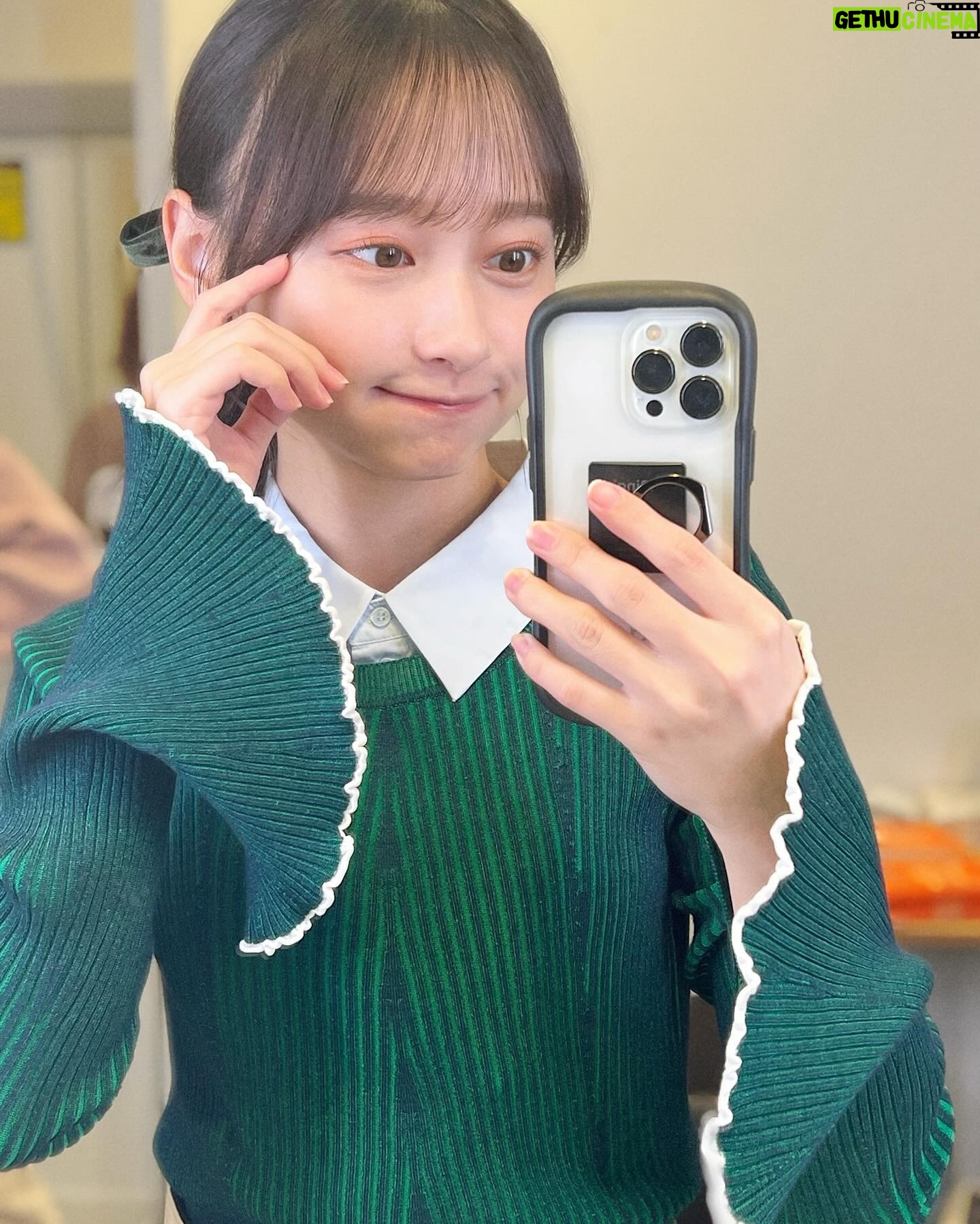 Yuuka Kageyama Instagram - 本日1/8 23:15〜放送のテレビ朝日『激レアさんを連れてきた。』にて研究助手(代理)を務めております👩🔬🧪 大好きな番組であるだけにガチガチに緊張してしまっていた私に、いつもお世話になってる御三方やスタッフさんがあたたかく声をかけてくださって本当に嬉しかったです! 今週の激レアさん、『ショーアウフグース』の世界、ぜひぜひお楽しみください✨ そして、いつも会ってるあなたに仕事先で出会う、そんな日がいつか来たらいいなあなんて、話してたけどこんなに早く叶うとはだったね☺︎ 今年もよろしく、こないだ会ってるけど。笑