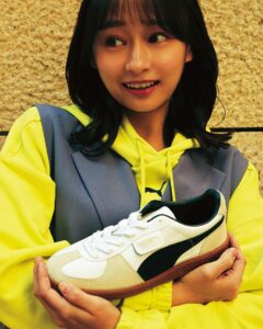 Yuuka Kageyama Instagram - #PUMAPalermo x #影山優佳 1980 年代のテラススタイルを代表する名作モデルパレルモを影山優佳が履きこなす👟   #PALERMO #puma #プーマ