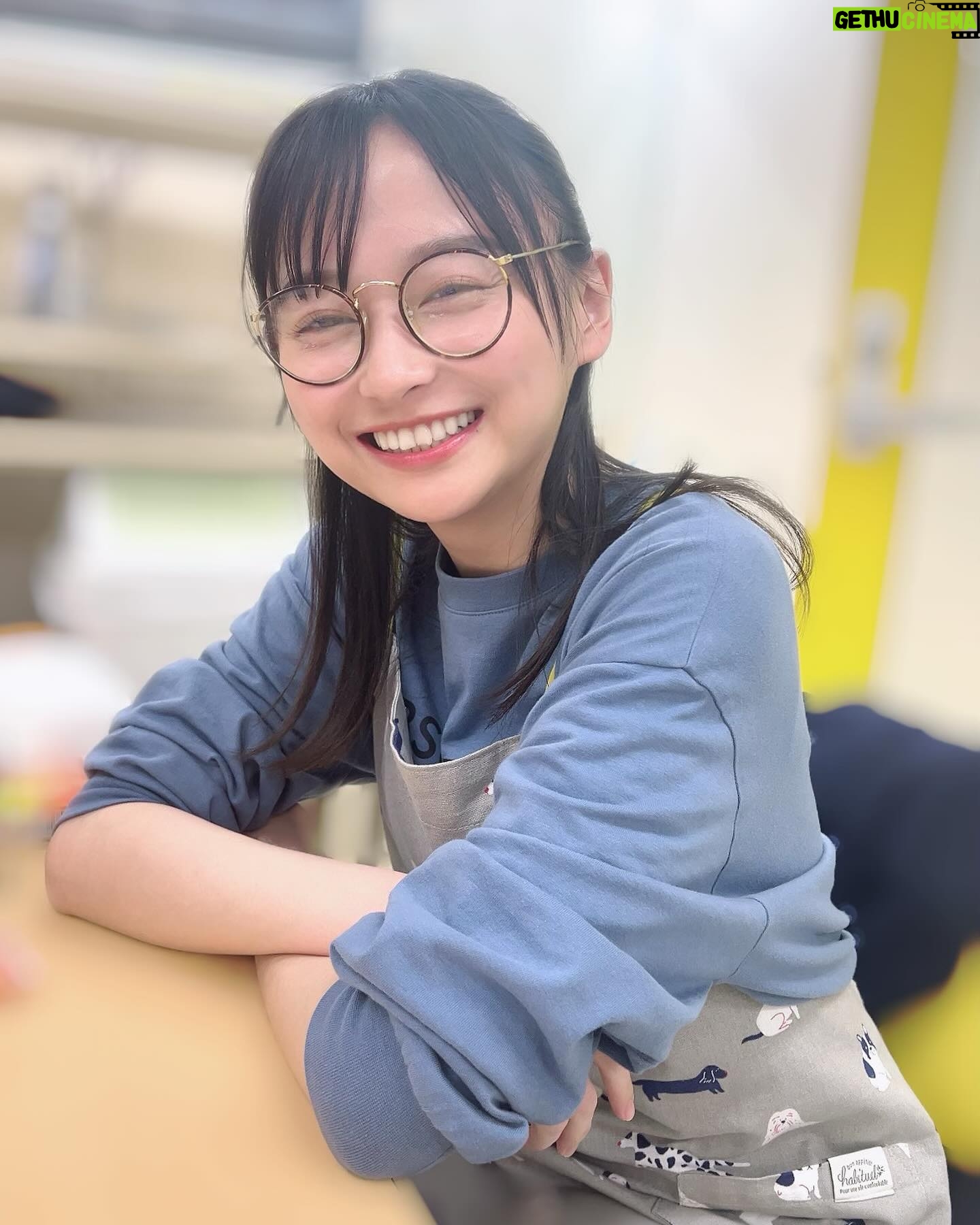 Yuuka Kageyama Instagram - #春になったら 第10話ご視聴いただきありがとうございました🌸 矢萩夫婦とご両親、季新ちゃんが新しい人生の一歩を踏み出す瞬間に立ち会えたことを心の底から光栄に思います。 お幸せにー! そして次週はいよいよ最終話です。 雅彦さんと瞳をはじめ、みんなの3ヶ月を最後まで見届けていただけたら嬉しいです。 「最後」って、寂しいな。 TVerでの見逃し配信もぜひぜひよろしくお願いします! 写真は休憩中に奈緒さんが撮ってくださりました🫶 たくさん面倒を見てくださりありがとうございました🫶