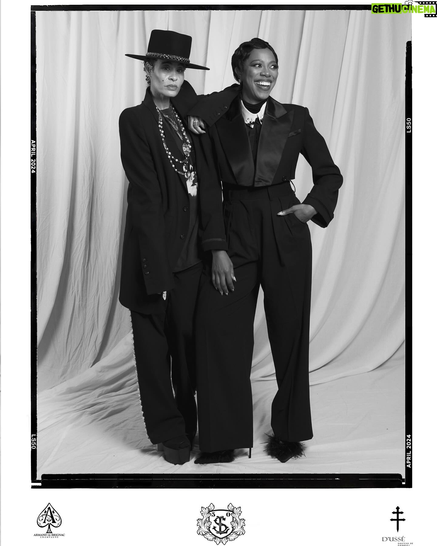 Yvonne Orji Instagram - A GUUDT time was had celebrating @kodaklens turning 25x2! Had the swaggiest date in @angelamanueldavis and linked up with the home team @mrs_savannahrj & @laurenlondon. We poppin out & showing folks all summer ‘24! My Lewk inspo: Charlie Chaplin meets Billie Holiday. (We Fashion & Funny bayybbeee) 📸: @juliandakdouk #LS50