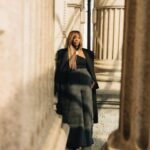 Yvonne Orji Instagram - Just a girl in the city of Milan, or as Barbara would say, “A Town’s woman.” (IYKYK 😉) • 📸: @modehunter Hair: @mitchellcantrellbeauty Makeup: @dalila_mua Coat: @thefrankieshop Top: @simkhai Pants: @khaite_ny Frames, shoes, jewelry: @ysl #milanfashionweek #mfw