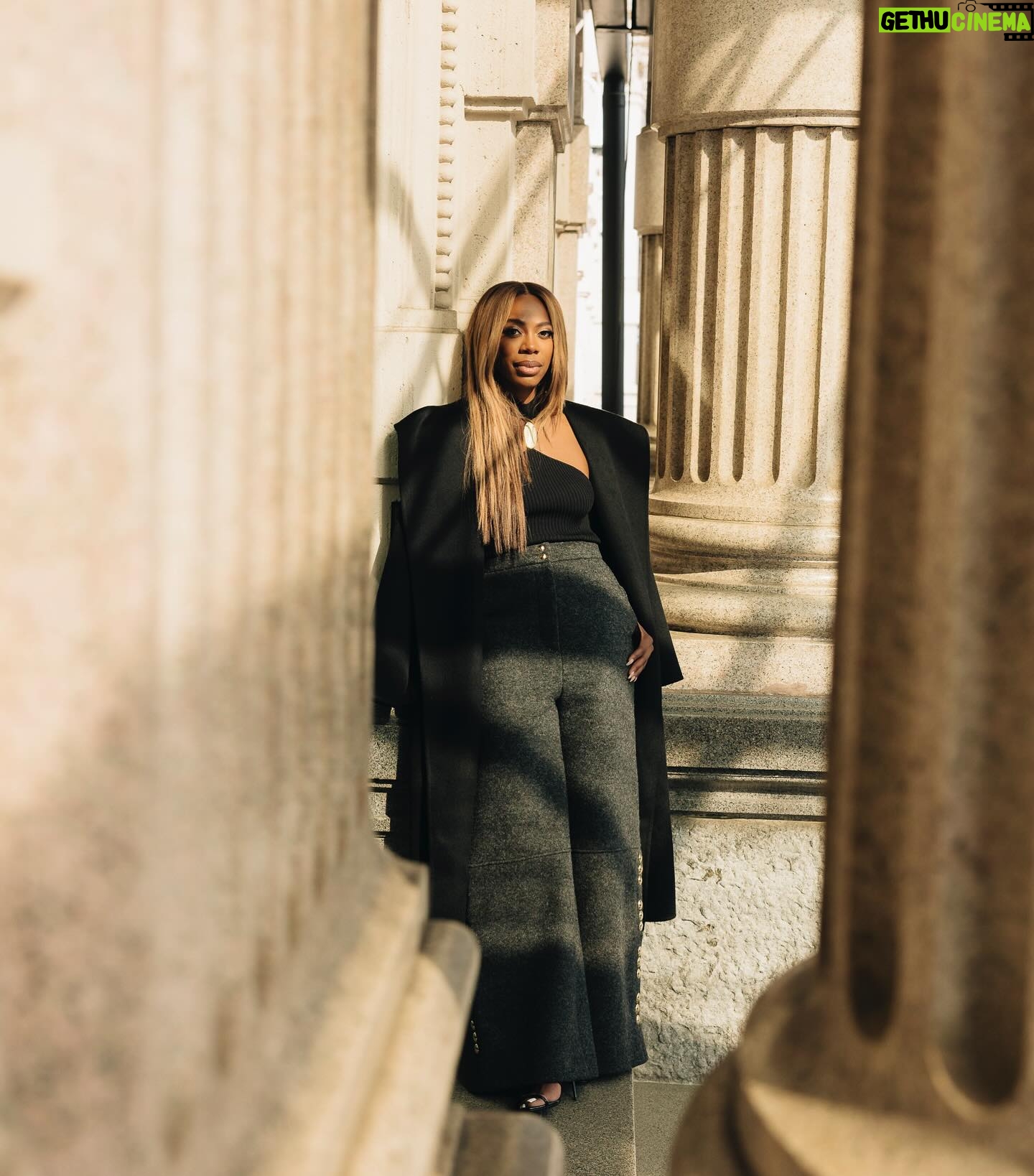 Yvonne Orji Instagram - Just a girl in the city of Milan, or as Barbara would say, “A Town’s woman.” (IYKYK 😉) • 📸: @modehunter Hair: @mitchellcantrellbeauty Makeup: @dalila_mua Coat: @thefrankieshop Top: @simkhai Pants: @khaite_ny Frames, shoes, jewelry: @ysl #milanfashionweek #mfw