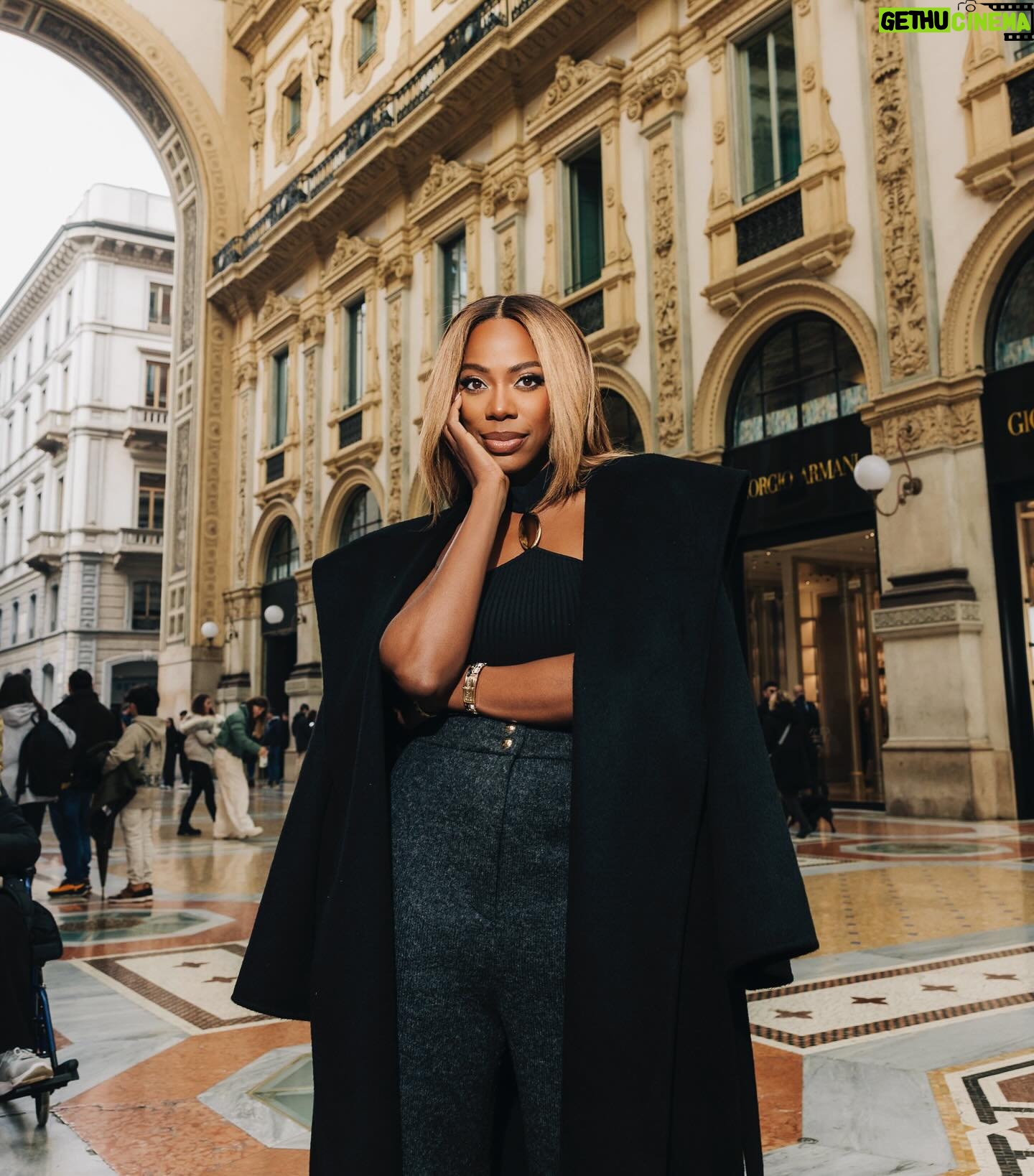 Yvonne Orji Instagram - Just a girl in the city of Milan, or as Barbara would say, “A Town’s woman.” (IYKYK 😉) • 📸: @modehunter Hair: @mitchellcantrellbeauty Makeup: @dalila_mua Coat: @thefrankieshop Top: @simkhai Pants: @khaite_ny Frames, shoes, jewelry: @ysl #milanfashionweek #mfw