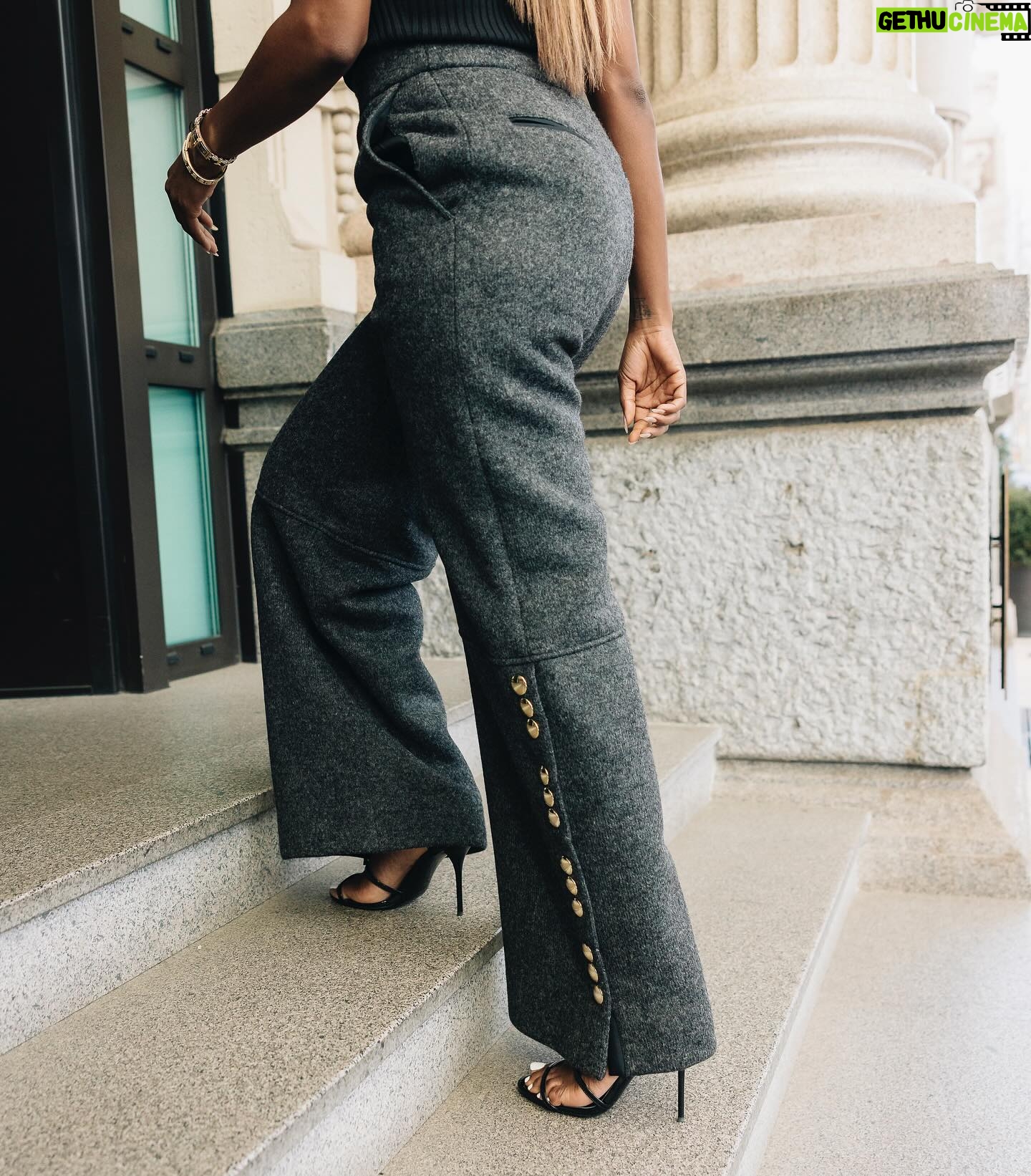Yvonne Orji Instagram - Just a girl in the city of Milan, or as Barbara would say, “A Town’s woman.” (IYKYK 😉) • 📸: @modehunter Hair: @mitchellcantrellbeauty Makeup: @dalila_mua Coat: @thefrankieshop Top: @simkhai Pants: @khaite_ny Frames, shoes, jewelry: @ysl #milanfashionweek #mfw
