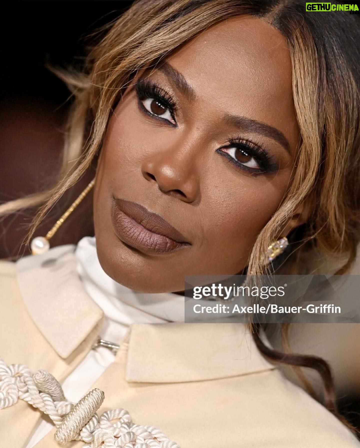 Yvonne Orji Instagram - Lord, have mercy. Father, help us all… 🙏🏾 • Yall, The @bookofclarence is a MUST SEEE! The performances were brilliant. The direction is immaculate. @jeymes did what was SUPPOSED to be done! In theaters THIS Friday! Let’s break the box office • Hair: @jacobaaronn Makeup: @kimoramulan Cape: Vintage boutique in Florence, Italy Shorts: @altuzarra Boots: @schutz Earrings: @earring_envy Glow: The Glory of God.