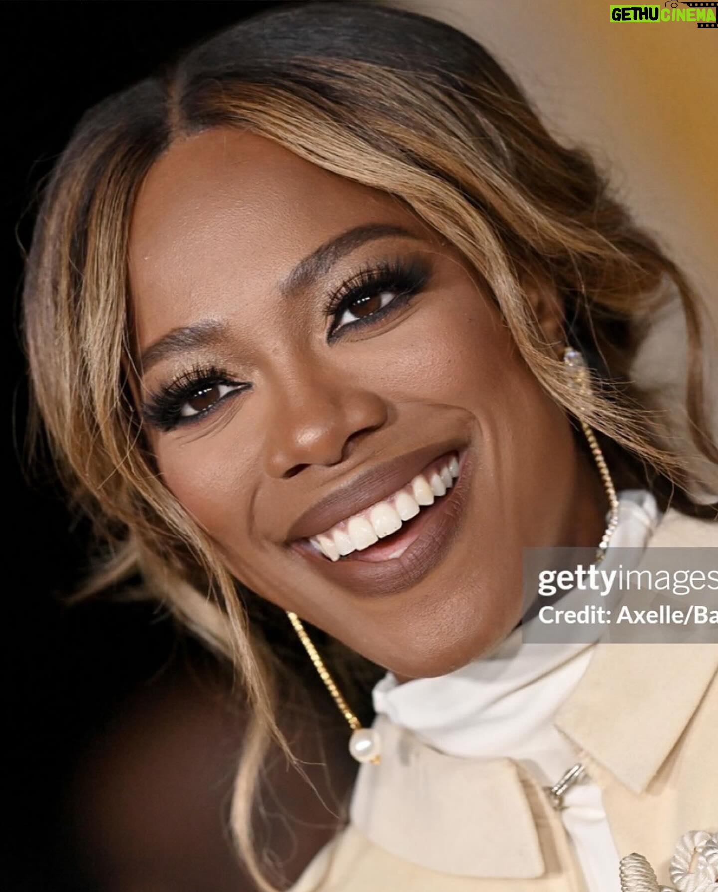 Yvonne Orji Instagram - Lord, have mercy. Father, help us all… 🙏🏾 • Yall, The @bookofclarence is a MUST SEEE! The performances were brilliant. The direction is immaculate. @jeymes did what was SUPPOSED to be done! In theaters THIS Friday! Let’s break the box office • Hair: @jacobaaronn Makeup: @kimoramulan Cape: Vintage boutique in Florence, Italy Shorts: @altuzarra Boots: @schutz Earrings: @earring_envy Glow: The Glory of God.