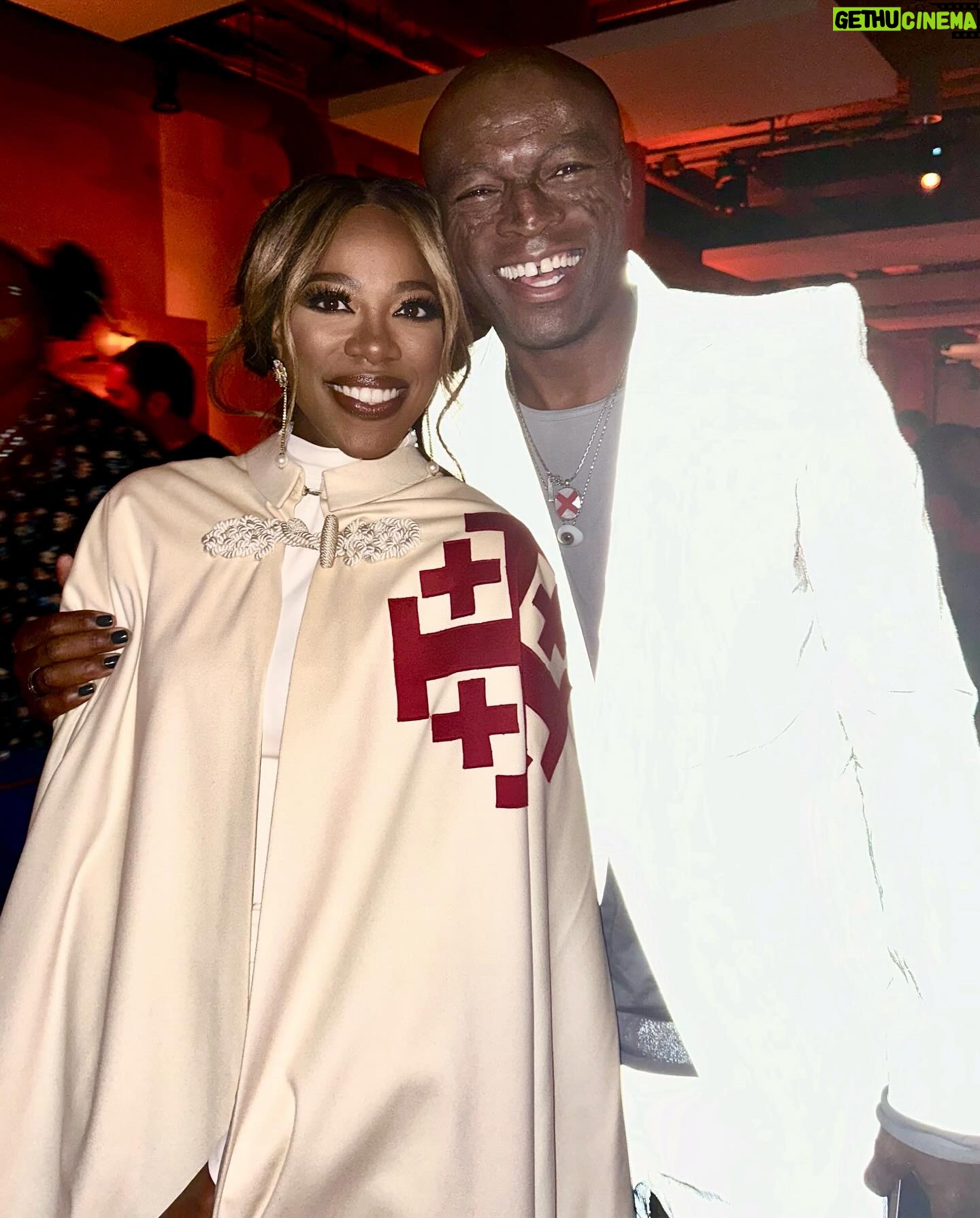 Yvonne Orji Instagram - Lord, have mercy. Father, help us all… 🙏🏾 • Yall, The @bookofclarence is a MUST SEEE! The performances were brilliant. The direction is immaculate. @jeymes did what was SUPPOSED to be done! In theaters THIS Friday! Let’s break the box office • Hair: @jacobaaronn Makeup: @kimoramulan Cape: Vintage boutique in Florence, Italy Shorts: @altuzarra Boots: @schutz Earrings: @earring_envy Glow: The Glory of God.