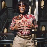 Yvonne Orji Instagram - Lookin’ retro in @etro. #mfw #milanfashionweek Hair: @mitchellcantrellbeauty Makeup: @dalila_mua Stylist: @georgmedley Fit- head to toe: @etro Core strength & back muscles: @massy.arias 📸: @modehunter
