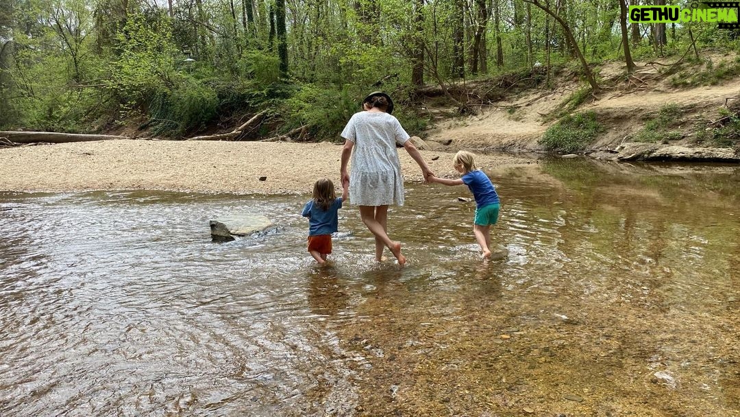 Yvonne Strahovski Instagram - Finding the time for connection always ♥️🌱🐞