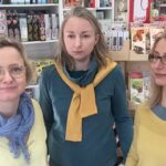Yvonne Strahovski Instagram - Hey Cześć Everyone - my family in Poland has a toy shop. They are collecting toys and giving them directly to Ukranian refugee children who come to Poland with nothing. If you live in Warsaw and can stop by please do. ul.Kasprowicza 50, 01-871, Warszawa, Poland ❤️ Or you can post stuff to that same address ❤️🙏🏼 The second photo is a thank you drawing from one of the children. Adding the store website to my bio also 👆🏻❤️ Moja rodzina w Warszawie ma sklep z zabawkami dla dzieci. Zbieraja donacje zabawek zeby dac dzieciom z Ukrainy ktorzy przeszli granice bez niczego. Jak sie da, prosze odwiedzic sklep ul.Kasprowicza 50, 01-871, Warszawa, Poland ❤️ Mozna tez poczta przeslacz na ten sam adres. Dodaje tez link do sklepu w moim bio 👆🏻👆🏻👆🏻 Drugie zdjecie to slodki rysunek z podziekowaniem 🙏🏼 @zabawkiniebanalne.pl
