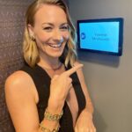 Yvonne Strahovski Instagram - @jimmykimmellive Tonight !! 💥💥💥