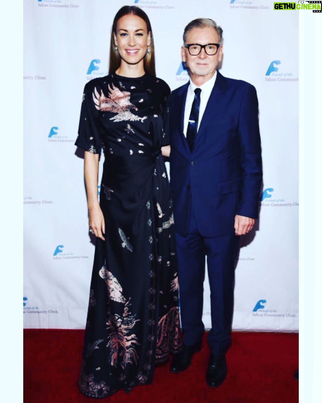 Yvonne Strahovski Instagram - THIS IS IMPORTANT - READ TILL THE END π Amazing human alert: Congratulations to my friend Warren Littlefield for your honor at the @sabanclinic dinner the other night. You have dedicated many many many many many years to this organization that provides health care for those who NEED IT MOST - Medical, Dental & Social Services. THIS YEAR for the HOLIDAYS I am donating to this organization. My goal was to specifically provide for the children who come to the @sabanclinic ππ» If you are so inclined & want to give back to the community this year for the holidays, then YOU CAN! Click on their instagram handle @sabanclinic There is a link in their bio to their page. π On the top right hand corner is a MENU π½ There you will see the tab DONATE ππ»ππ»ππ»ππ»ππ»ππ»ππ»ππ»ππ»ππ» Peace & Love & Thanks βπ»β€οΈπ