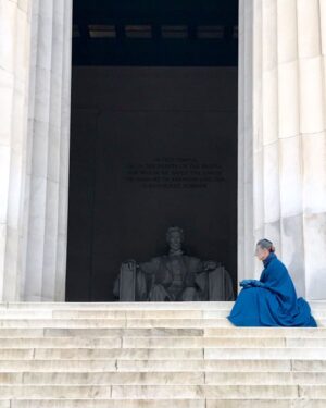 Yvonne Strahovski Instagram - That time we shot at the Lincoln Memorial 🙌🏻 Thanks for the pic Kim 🙌🏻