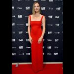 Yvonne Strahovski Instagram - Opening night of @tiff_net premiering @handmaidsonhulu SEASON 5 WHHHAAATTTTT !!! Had a blast. Thank you @katiebof @susana_hong @ciamandarello @bulgari for the glamest of glams ♥️