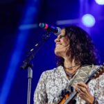 Zélia Duncan Instagram - Hoje, no melhor estilo "lutar, lutar, lutar, pra gente ser feliz. Cantar, cantar, cantar, como a gente sempre quis"! obrigada a todos que estiveram conosco, nos 45 anos do @sinprodf! Foi uma honra cantar pra vcs! Vida longa e coragem aos professores do Brasil! fotos @karinazambrana
