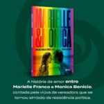Zélia Duncan Instagram - Desde um quartinho na favela da Maré, que serviu de abrigo para encontros, até o gabinete 903 na @camarario, onde Marielle Franco trabalhou, esta é uma história de amor emocionante e surpreendente, cheia de reviravoltas e fatos inusitados, que faz jus a qualquer novela de grande sucesso de público e crítica. Pela primeira vez, a história do amor de Marielle Franco e Monica Benicio é contada pela viúva da vereadora que se tornou sinônimo de resistência política. Um amor tão profundo e bonito que, agora, conquistará leitores e leitoras pelos quatro cantos do mundo. MARIELLE E MONICA está em fase de pré-venda e você encontra o link nos stories e na bio! 💜🏳️‍🌈 #MarielleEMonica #MonicaBenicio #MarielleFranco #EditoraRosaDosTempos #LivroMarielleEMonica #literatura #amorlesbico #lgbt #cultura