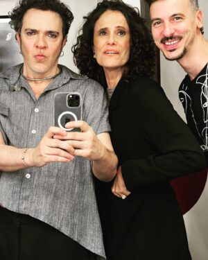 Zélia Duncan Instagram - Foto-carão-pré-show. Só que vai desmanchando, porque nenhum de nós segura até o fim!