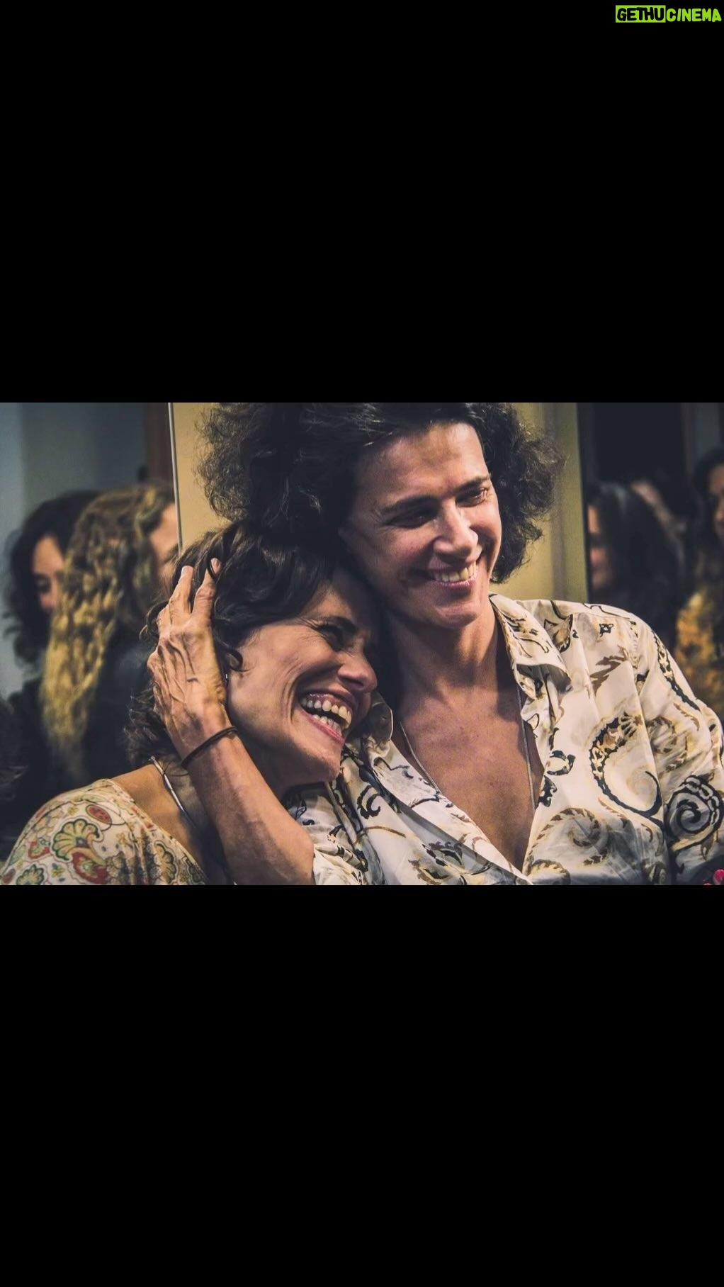 Zélia Duncan Instagram - O papo aqui é amor, que começou quando a ouvi pela primeira vez e minha vida de aspirante a cantora se abalou pra sempre! Hoje é amor por todo lado...quem vem ao Vivo Rio hoje? Já estamos aqui, em brasa, mora? @simoneoficial , amigo é casa!