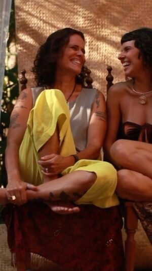 Zélia Duncan Instagram - ASSISTA AGORA O CLIPE ✨ DEIXE @daira_imperatriz FEAT. @zeliaduncan ✨ Ai que emoção!!!
Já está no ar no meu canal do YT @DairaOficial ! Curtam muito esse trabalho que fizemos com muito carinho para vcs!

Música dos pernambucanos @martins e @julianoholanda 

Que alegria ter a Zélia cantando essa canção comigo. ✨🤍 

Deixe que tudo que há no corpo se revele!

Ficha técnica clipe:
Câmera : Marcelo Caldas @marcelocaldas_hub 
Edição: Daíra
Arte e produção de objetos : Diana Manacá @dianamanaca_ 
Produção executiva: Ingrid Vianna
Isa Boechat
Vestido Daíra: @angatu por Dâmia Fraga @damiafraga 
Cabelos apoio: Lucio Matias @luciomatiasvisagista 
Apoio de Locação: Casa Mango Mango 
Fotos still: Floriza Rios @florizarios 

Ficha técnica faixa:
Produção Musical: Daíra
Paulo Emmery @emmery.emmery : Edição Mixagem e Masterização
Autoria: Martins @martins e Juliano Holanda @julianoholanda 
Marcelo De Lamare @marcelodelamare : Beats Eletrônicos e Teclados
Paulo Emmery : Synth Bass
Bebe Krammer @bebekrameroficial : Sanfona 
Thomas Harres @thomas_harres : Bateria 
Violões de Aço: Rodrigo Garcia @rodrigogarciaviola 
Gravação de voz Daíra: @areasfelipe Felipe Areas
Produção executiva e realização: Daíra e Alexandre Valentim @valentim.mpb.alex