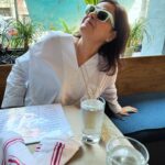 Zélia Duncan Instagram - @flavia_pedras, A vida girou grande, você chegou até aqui assim, sorrindo, chorando, segurando as barras que só você poderia, vivendo os lutos que pareciam impossíveis, mas tb sendo feliz e fazendo quem está perto feliz com vc, onde me incluo, onde me encontro. Seu olhar fareja belezas e as revela pro mundo. Você e seus encantos, fora os 3(60) graus das suas virtudes! Mas tudo fica pouco, qdo sua gargalhada invade os momentos. Ninguém te esquece e eu, eu tô aqui do seu lado, amando sua vida que gira e me leva junto, pra te ver de perto e não perder nada! seja feliz ao máximo, meu amor, bora girar! Pra frente e pro alto! viva o dia 11/11! Te amo tanto...