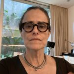 Zélia Duncan Instagram – ZD ZoionoZoio urgente . Sobre uma aula sinistra. o video a que me refiro, vc pode cer em @esquerdogata_79 , ou @manueladavila . A quem agradeço por terem postado, pois não é fácil não! Procurem ler o texto de @mlacombe. Acompanhem @ivebrabrussel Mostrem indignação em suas redes, em toda parte.